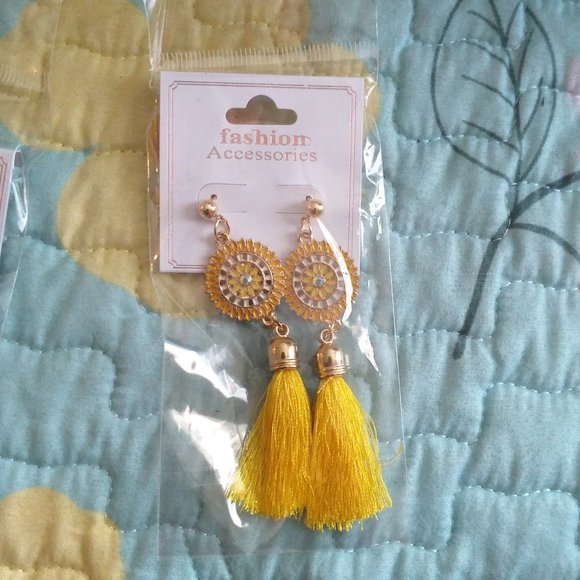 Women Tassel Earrings - Picture 5 of 5